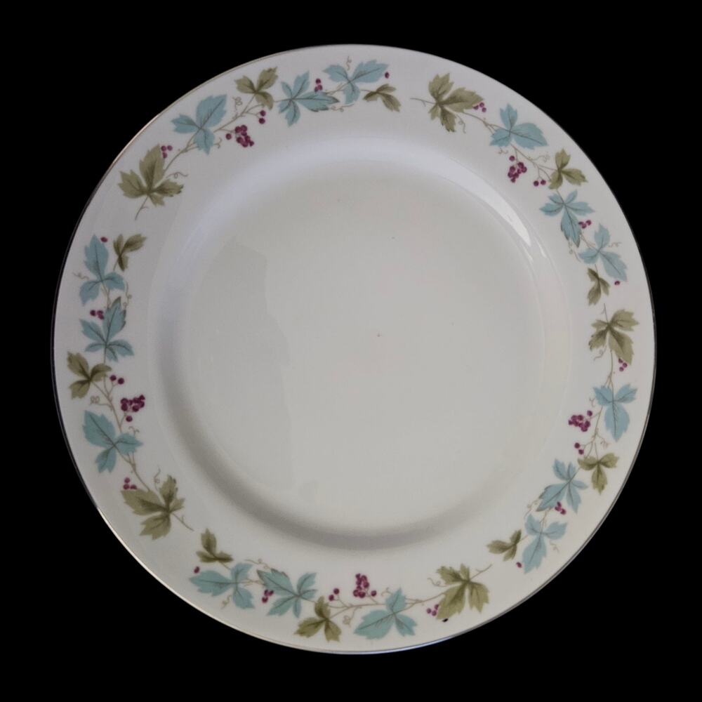 Vintage Fine China Japan 6701 Dinner Plates Set of 2 Ivy Berry Pattern